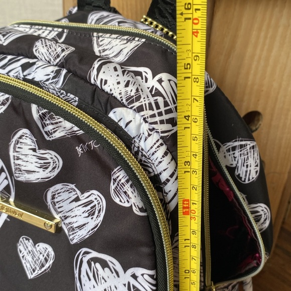 Betsy Johnson black and white heart back pack with matching zipper pouch - Picture 15 of 16